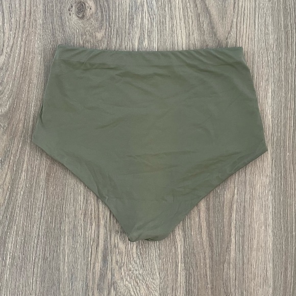 Fenntessa High Waisted Bikini Bottom - Picture 4 of 5